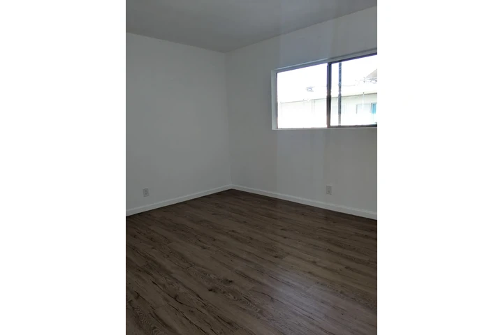 $2195 : BONITO APARTAMENTO EN CUDAHY image 3
