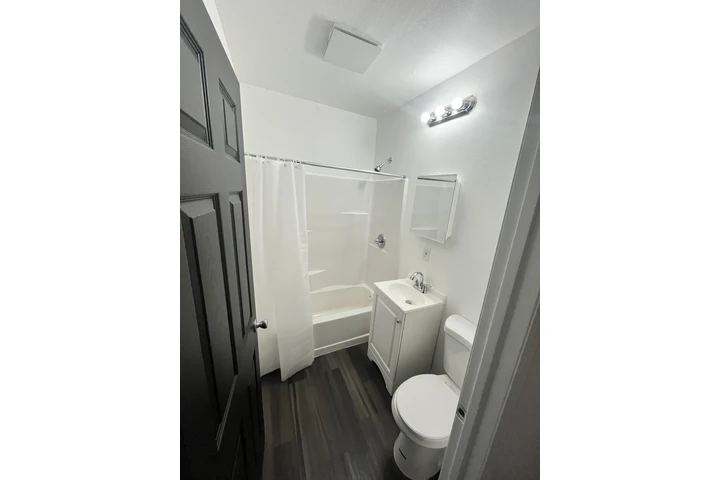$1200 : Cuarto con baño image 3
