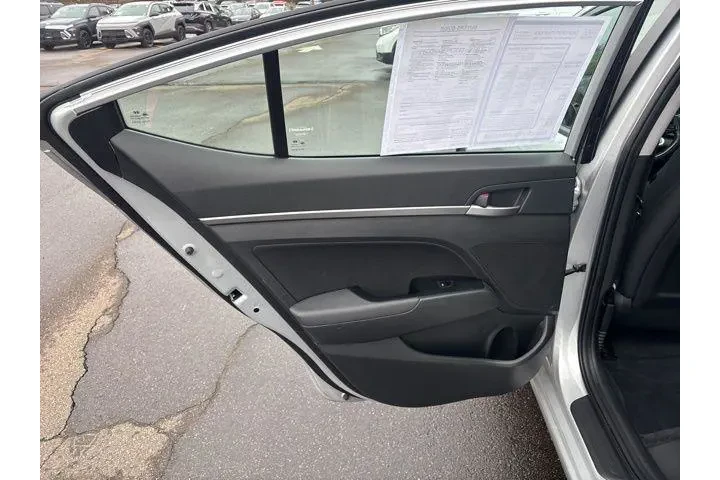 $13000 : Hyundai ELANTRA 2018 Value E image 10