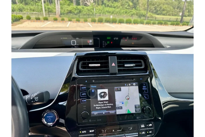 $7900 : 2017 Toyota Prius III Touring image 8