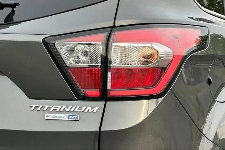 $14990 : Ford Escape 2018 AWD Titaniu image 9