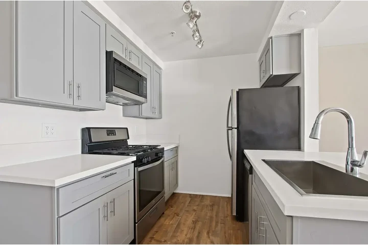 $1050 : Cómoda habitación Hawthorne image 9