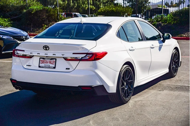 $33945 : Toyota Camry 2026 SE 4dr Sed image 7