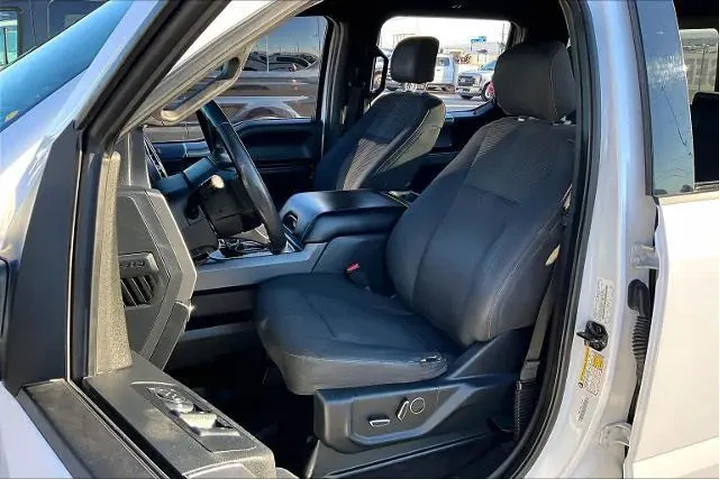 $17086 : Ford F-150 2016 4x2 XLT 4dr image 8