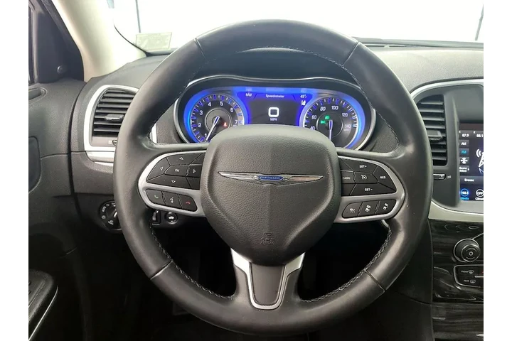 $27998 : Chrysler 300 2022 Touring L image 10