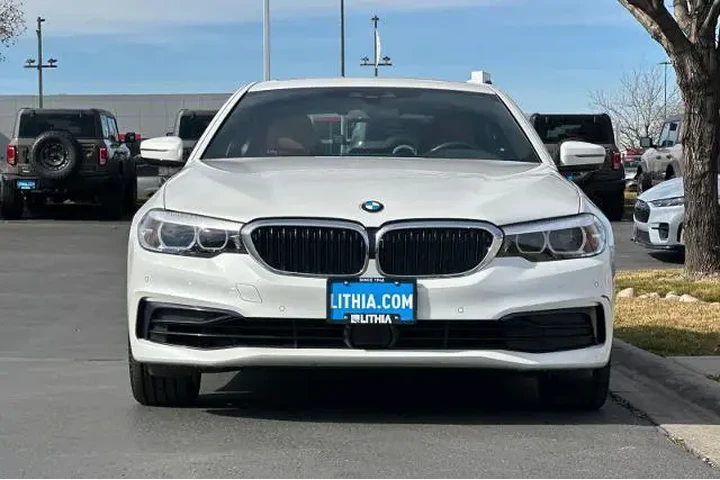 $19995 : BMW 5 Series 2019 530e iPerf image 10