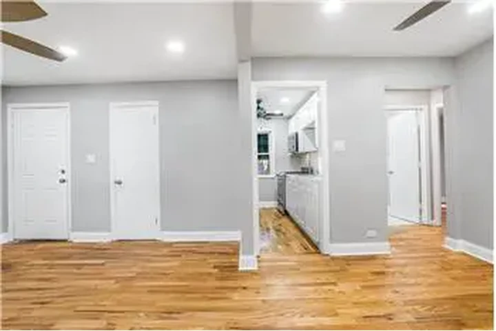 $1350 : Rental property with 2 bedro image 6