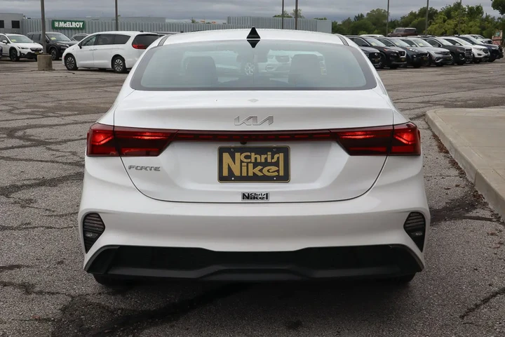 $17588 : 2023 Forte LXS image 5