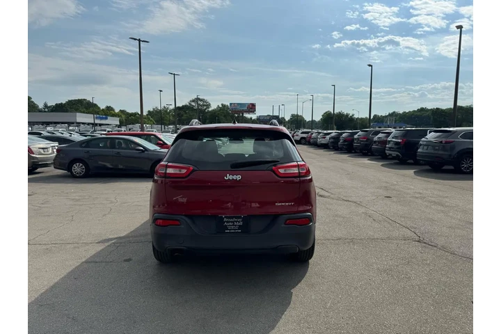 $5980 : 2016 Cherokee FWD 4dr Sport image 3