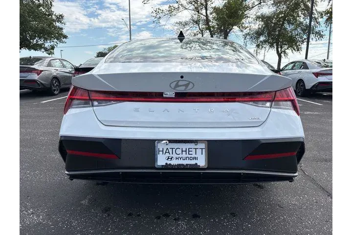 $27998 : Hyundai ELANTRA Hybrid 2025 image 8