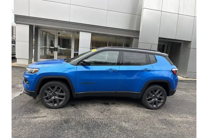 $33390 : Jeep Compass 2026 4x4 Limite image 10