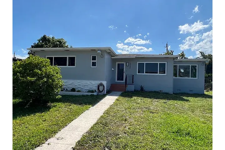 $2500 : Charming HOME IN Miami image 1