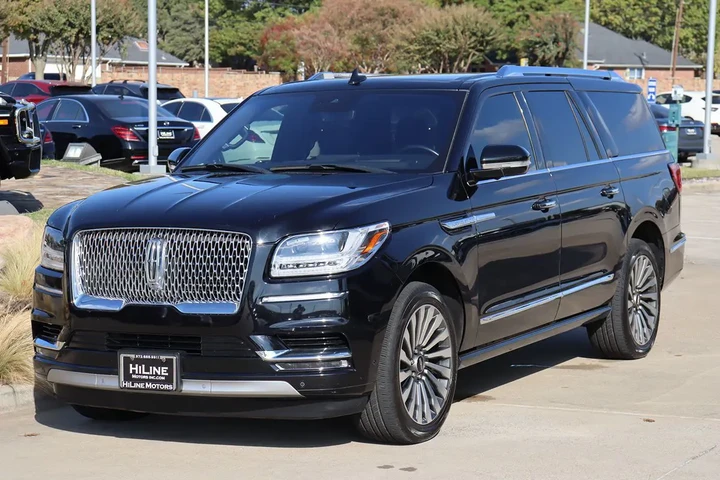 $39998 : 2019 Navigator L Reserve image 5