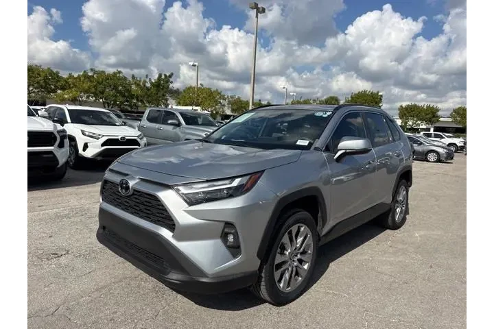 $24988 : Toyota RAV4 2022 XLE Premium image 7