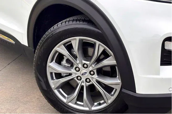 $29977 : Ford Explorer 2022 XLT 4dr S image 2