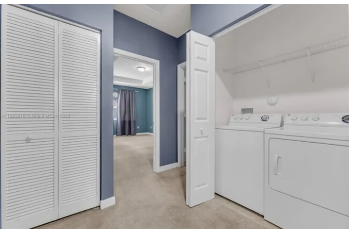$3100 : 17461 SW 153rd Ct, Miami, FL image 10