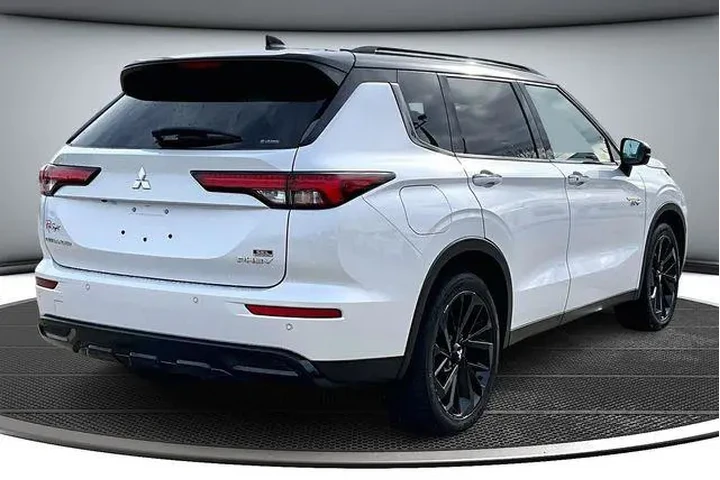 $30000 : Mitsubishi Outlander PHEV 20 image 6