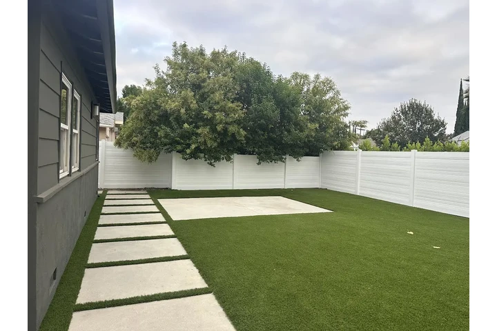 Vinyl fencing image 4