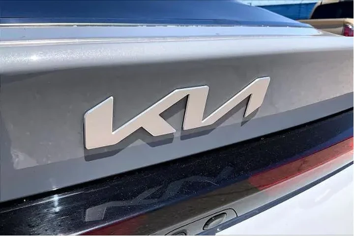 $31515 : Kia K5 2025 GT 4dr Sedan image 10