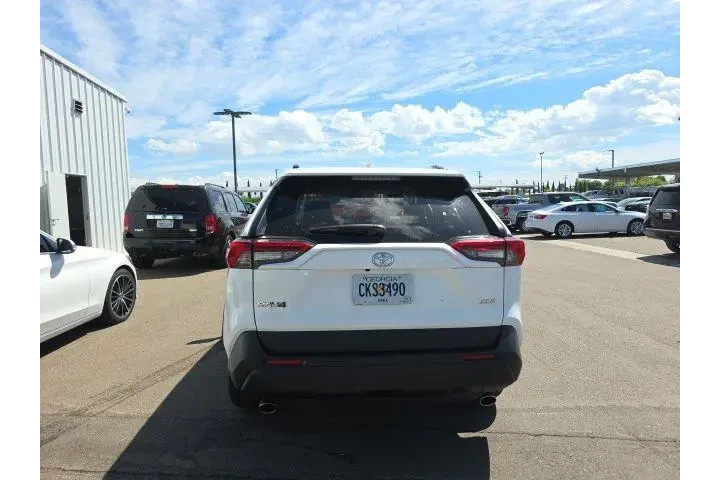 $27900 : Toyota RAV4 2023 XLE 4dr SUV image 5