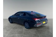 $21138 : Hyundai ELANTRA 2024 SEL 4dr thumbnail