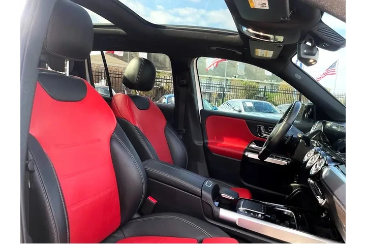 2021 Mercedes-Benz GLB-Class image 10
