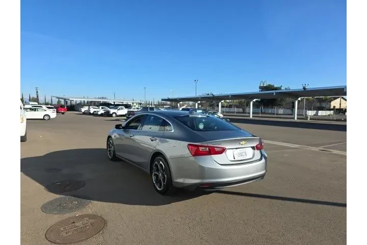 $17500 : Chevrolet Malibu 2023 LT 4dr image 4