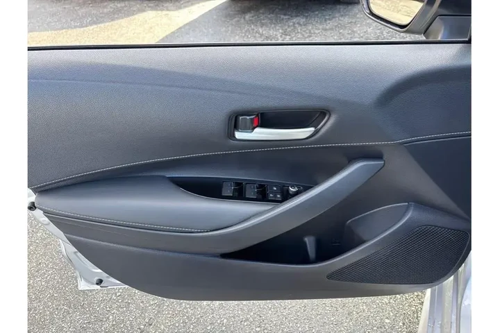 $23498 : Toyota Corolla Hatchback 202 image 8