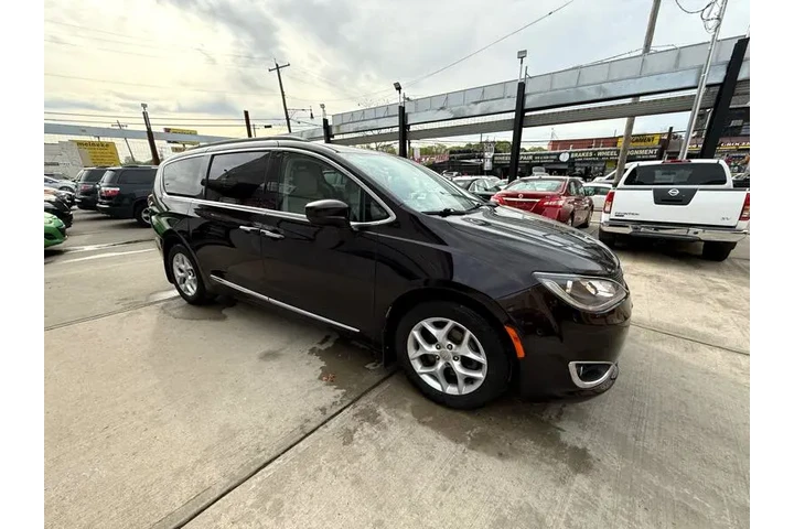 $9995 : 2017 Pacifica Touring-L image 9