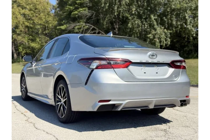 $20999 : 2022 Camry SE image 9