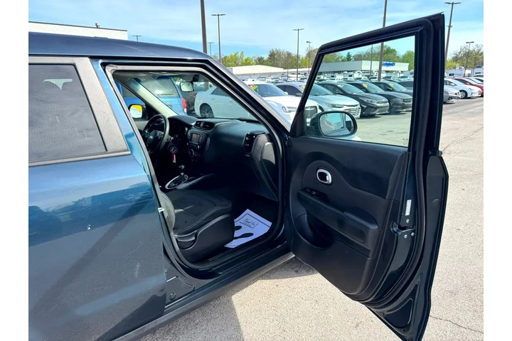 $9750 : 2017 Soul + Auto image 8