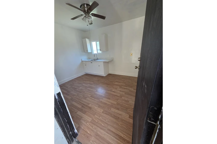 $1500 : Rento Casita 90059 image 4