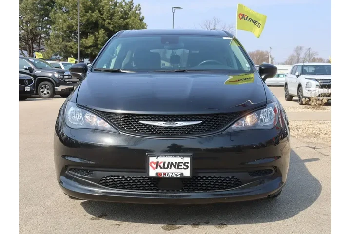 $20277 : Chrysler Voyager 2023 LX 4dr image 3