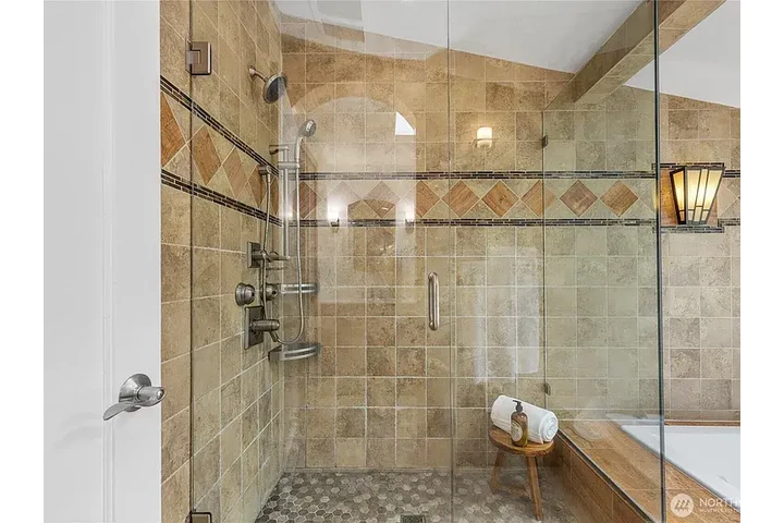 $1200 : This Charming House Available image 5