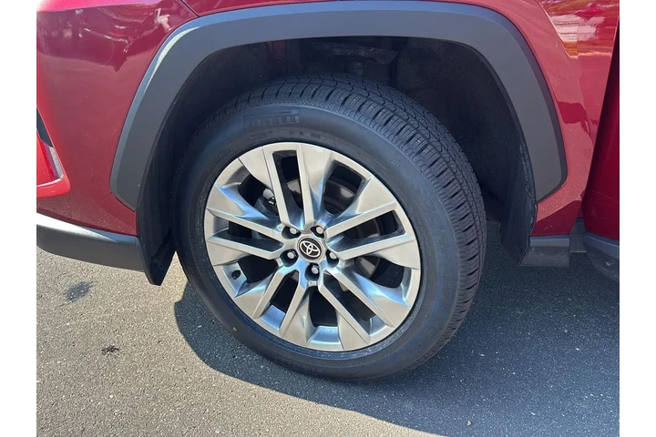 $40299 : Gold Certified 2025 RAV4 XLE image 4