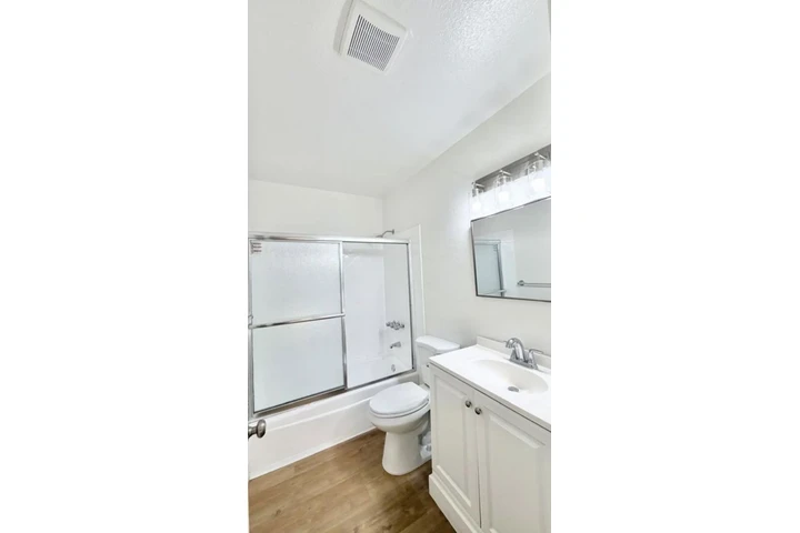 $1900 : 2 Bedroom apartment available image 10