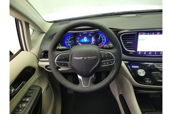 $34998 : Chrysler Pacifica Plug-In Hy image 10