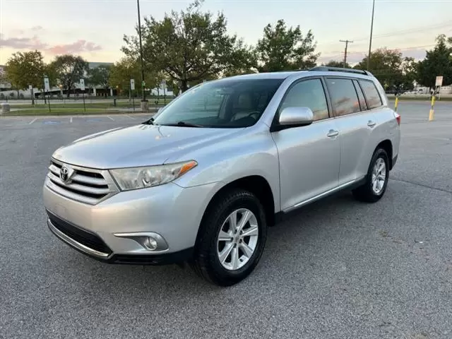 $9400 : 2011 Highlander SE image 3