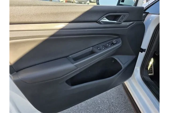 $26991 : Volkswagen Golf GTI 2022 SE image 8