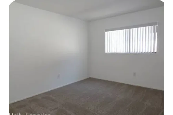 $900 : Rento cuarto en coronado y 6th image 1