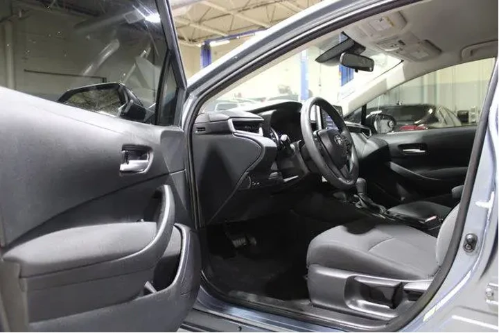 $18987 : Toyota Corolla 2021 LE 4dr S image 3