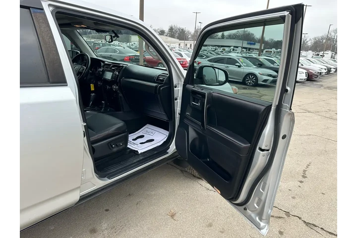 $17980 : 2015 4Runner 4WD 4dr V6 Trail image 8