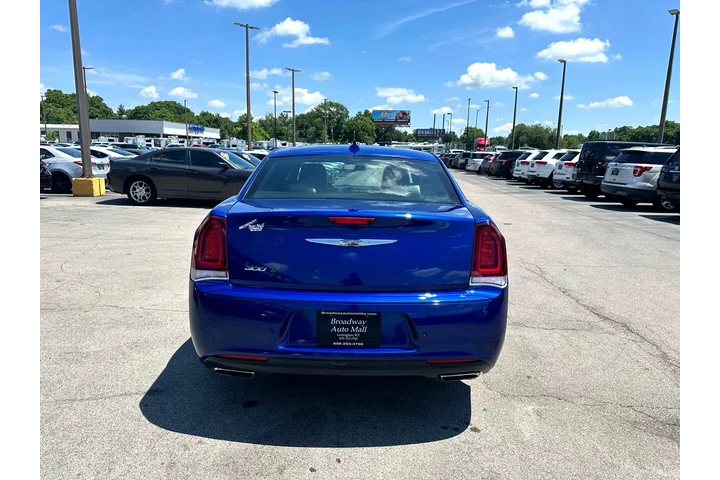 $16980 : 2019 300 300S RWD image 3