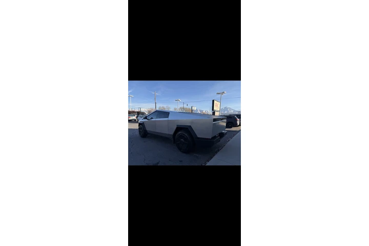 $76910 : 2024 Cybertruck image 4
