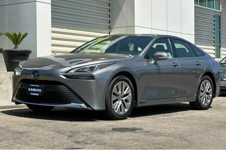 $11575 : Toyota Mirai 2021 XLE 4dr Se image 7