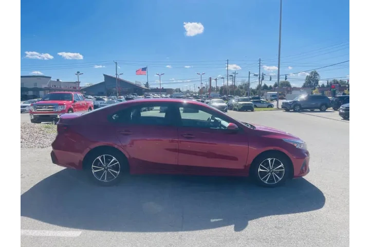 $13850 : 2023 Forte LXS image 8