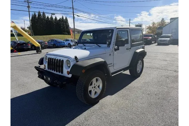 $13900 : Jeep Wrangler 2012 4x4 Sport image 4