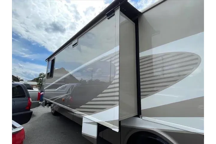 $69500 : 2017 Winnebago SIGHTEER image 7