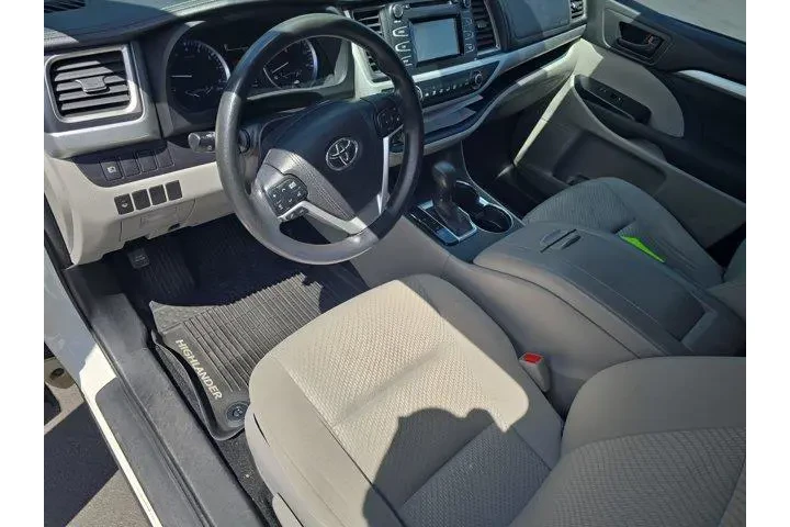 $14995 : Toyota Highlander 2017 LE 4d image 7