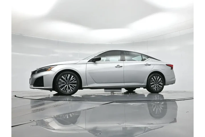 $17750 : Nissan Altima 2023 2.5 SV 4d image 8